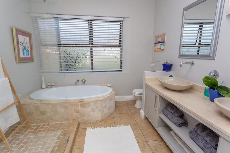 To Let 4 Bedroom Property for Rent in Crofters Valley Western Cape